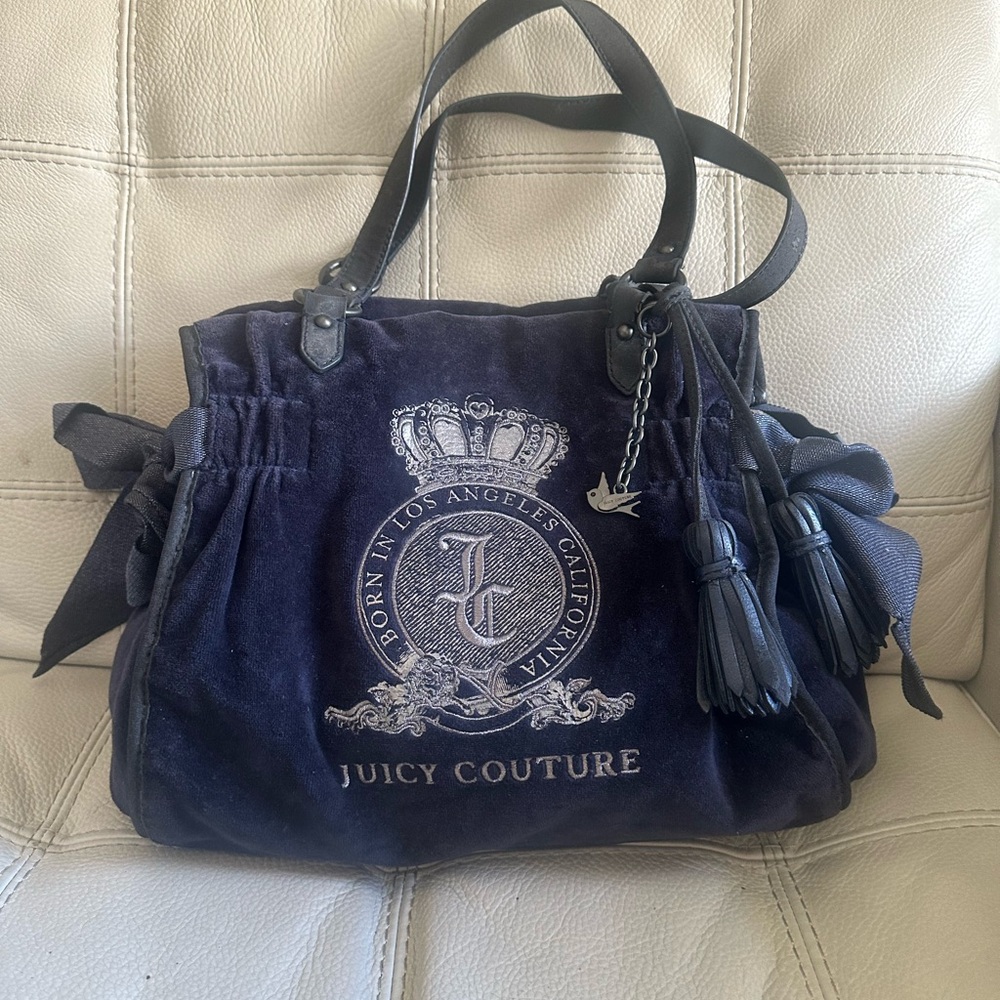 Use Juicy Couture Blue Shoulder Bag with Elegant Branding